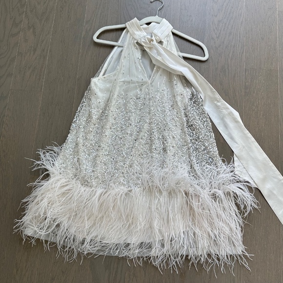 Alice + Olivia ERNA White Silver Feather Sequin Mini Dress Neck Tie - Size 2 - Picture 3 of 9